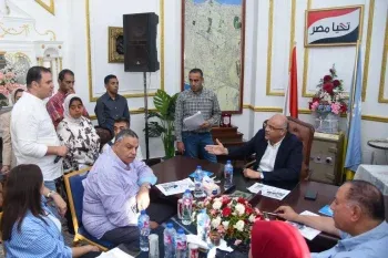 محافظ الإسكندرية يعقد لقاءً جماهيريًا بديوان عام حي وسط ويؤكد الاستجابة الفورية لشكاوى المواطنين أولوية قصوى