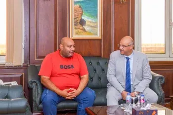 محافظ الإسكندرية يكرم أسرة الشاب زياد تقديرًا لموقفه البطولي وتضحيته لإنقاذ 6 أشخاص من الغرق