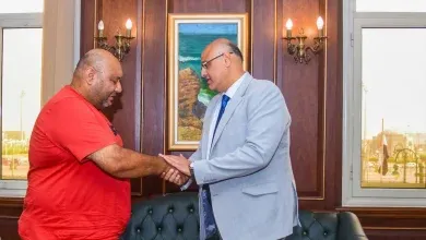 محافظ الإسكندرية يكرم أسرة الشاب زياد تقديرًا لموقفه البطولي وتضحيته لإنقاذ 6 أشخاص من الغرق