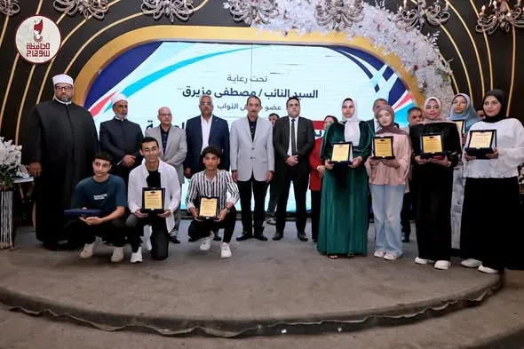 محافظ سوهاج يشهد حفل تكريم 45 من أوائل الثانوية العامة والأزهرية بالمحافظة