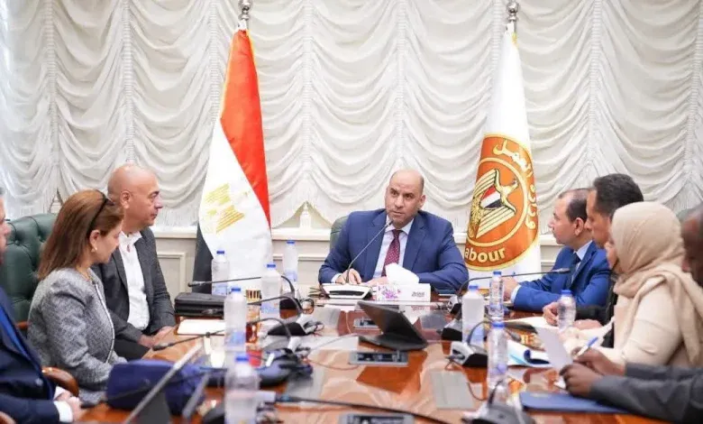 وزير العمل يتابع الاستعدادات النهائية لإطلاق منظومة رقمية لتصاريح عمل الأجانب