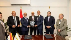 الرئيس السيسي يهنئ قطاع الطيران المدني بتتويج مصر للطيران عالميًا