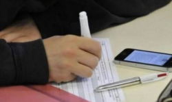 للطلاب المخالفين لقرار حظر حيازة الموبايل في المدارس