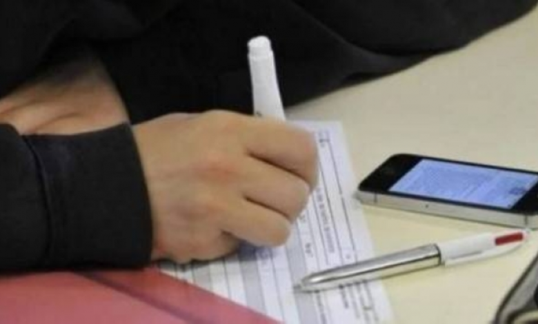 للطلاب المخالفين لقرار حظر حيازة الموبايل في المدارس