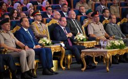 الرئيس السيسي حمد الله على ما أنعم الله به مصر من أفضال وعلي المصرين الإنتباه لبلدهم