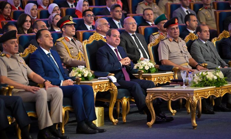 الرئيس السيسي حمد الله على ما أنعم الله به مصر من أفضال وعلي المصرين الإنتباه لبلدهم