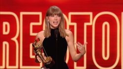 7 جوائز لمادونا وتايلور سويفت تخطف الأضواء في VMAs 2026