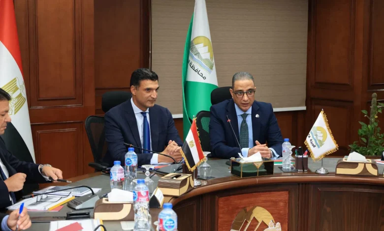 وزير الصناعة ومحافظ الجيزة يبحثان ملفات العمل وتقنين الأوضاع بمنطقتي جرزا وعرب أبوساعد الصناعيتين