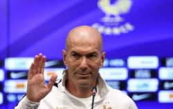زيدان يخطف الأنظار بتفاصيل عقده مع منتخب فرنسا.. راتب ثابت وحوافز ضخمة