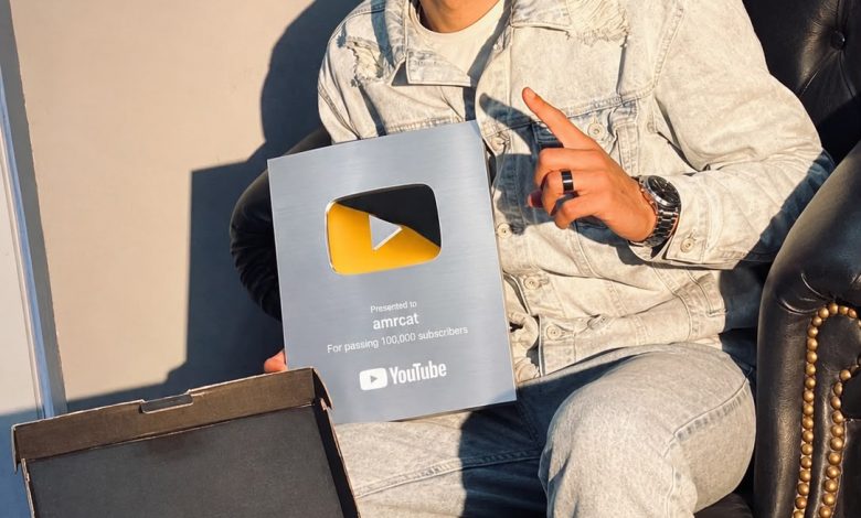 الفنان عمرو خالد يستعد لأحدث أغانية