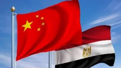 إتحاد إذاعات وتلفزيونات دول منظمة التعاون الإسلامي يبث وصول الرئيس الصيني إلى القاهرة.