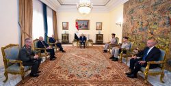 إستقبل الرئيس السيسي، اليوم، السيد نيكولاوس دندياس وزير الدفاع الوطني للجمهورية اليونانية.