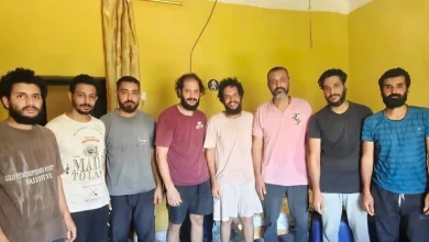 الإفراج عن البحارة المصريين المختطفين على متن سفينة في الصومال.