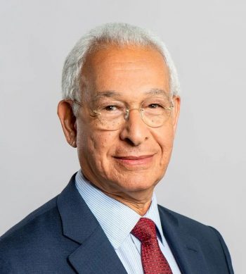 الجامعة المصرية اليابانية تهنئ الدكتور هاني هلال بمنحه وسام الاستحقاق الوطني الفرنسي