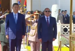 الرئيس السيسي والسيدة قرينته يستقبلان الرئيس الصيني بقصر الاتحادية