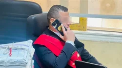 المتهم بانتحال صفة قاضي أمام المحكمة: «السلاح مش بتاعي»