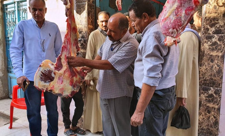 تحرير 19 محضرًا وضبط 3 أطنان من السلع الغذائية المخالفة في حملة مكبرة بجهينة