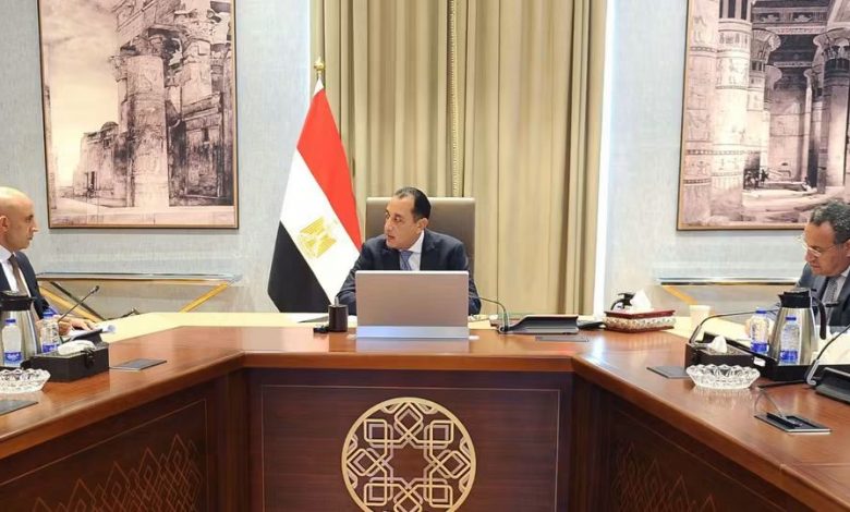 رئيس الوزراء يبدأ استعدادات مؤتمر أكتوبر باجتماع مع وزيري التعليم