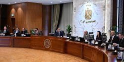 رئيس الوزراء يتابع مستجدات إعداد برنامج التحول الاقتصادي الوطني