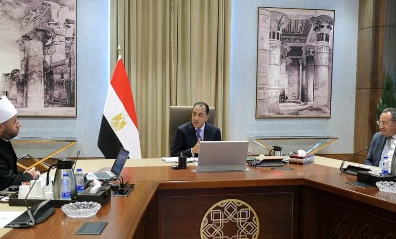رئيس الوزراء يواصل استعدادات مؤتمر أكتوبر بلقاء وزير الأوقاف