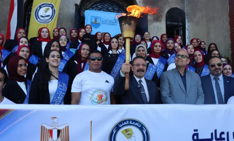 رئيس جامعة الإسكندرية يستقبل شعلة أسبوع شباب الجامعات والمعاهد العليا الرابع عشر