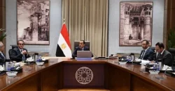 رئيس مجلس الوزراء يجتمع بوزراء الصحة والاتصالات والعدل لمتابعة تحضيرات مؤتمر شهر أكتوبر.