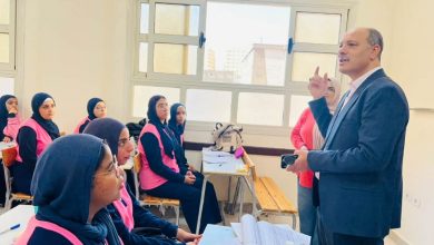 د. عربي أبو زيد يتابع انتظام الدراسة بمدرسة بشاير الخير 8 الثانوية بنات 