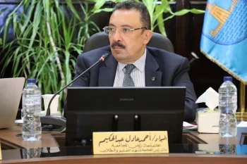 مجلس جامعة الإسكندرية يكرّم مكتب الاستدامة وفريق «أكوافوتون» ويشيد بإنجازات الجامعة