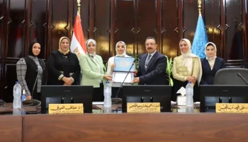 مجلس جامعة الإسكندرية يكرّم مكتب الاستدامة وفريق «أكوافوتون» ويشيد بإنجازات الجامعة