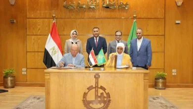 محافظ القليوبية يشهد توقيع عقد إستغلال مكتبة المنار بمدينة بنها. 