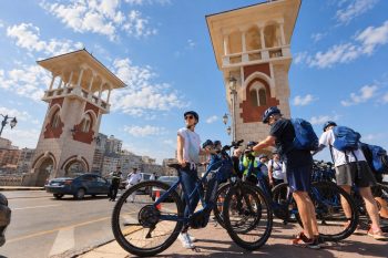 من مكتبة الإسكندرية إلى ستانلي وقلعة قايتباي والمرسي أبو العباس جولة سياحية بالدراجات تقدم معالم الثغر بصورة مختلفة