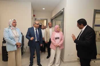 نائب محافظ الإسكندرية تتفقد غرفة العمليات المركزية بشركة الصرف الصحي لمتابعة منظومة إدارة الأزمات والطوارئ