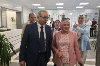 نائب محافظ الإسكندرية تتفقد غرفة العمليات المركزية بشركة الصرف الصحي لمتابعة منظومة إدارة الأزمات والطوارئ