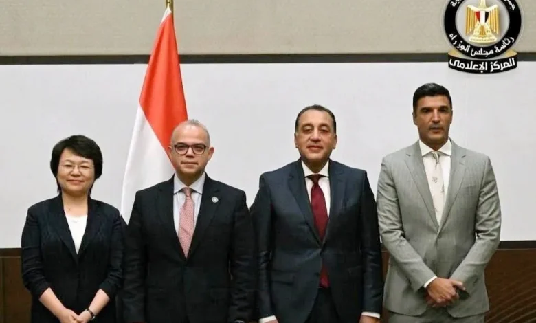 وزارة الصناعة توقع مع شركات صينية وإيطالية لتوطين تكنولوجيا السيارات