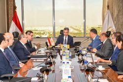 وزير التموين يبحث تمويل صوامع جديدة وصهاريج لتخزين زيوت الطعام