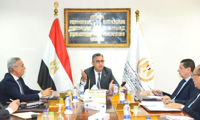 وزير التموين يوجه بضخ السلع وزيادة المعروض لضبط الأسواق وخفض الأسعار