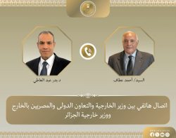 وزير الخارجية ونظيره الجزائري يبحثان هاتفيا العلاقات الثنائية والتطورات الإقليمية.