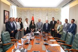 وزير العمل يبحث تنظيم التوظيف الإلكتروني وحماية الشباب من الإعلانات الوهمية