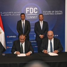 وزيرا الصناعة والإتصالات يشهدان توقيع بروتوكول تعاون بين مركز تحديث الصناعة وشركة الشرق الأوسط لخدمات تكنولوجيا المعلومات "MCS"