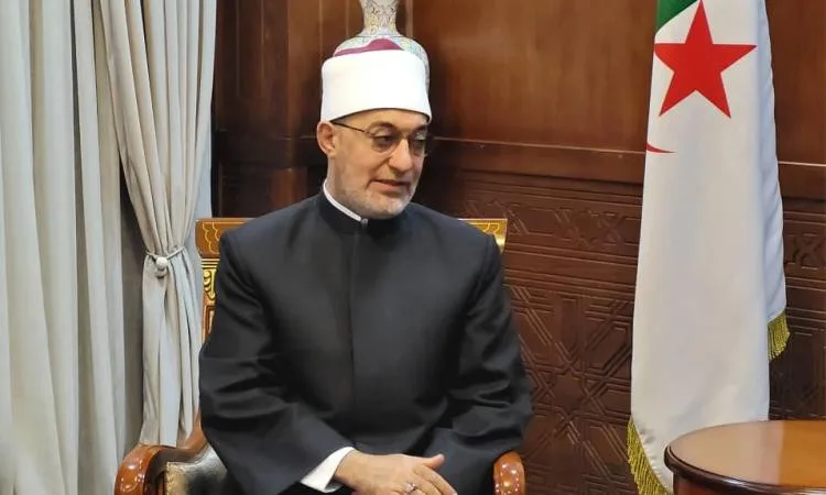 مفتي الجمهورية يهنئ الرئيس السيسي والقوات المسلحة بذكرى انتصارات أكتوبر