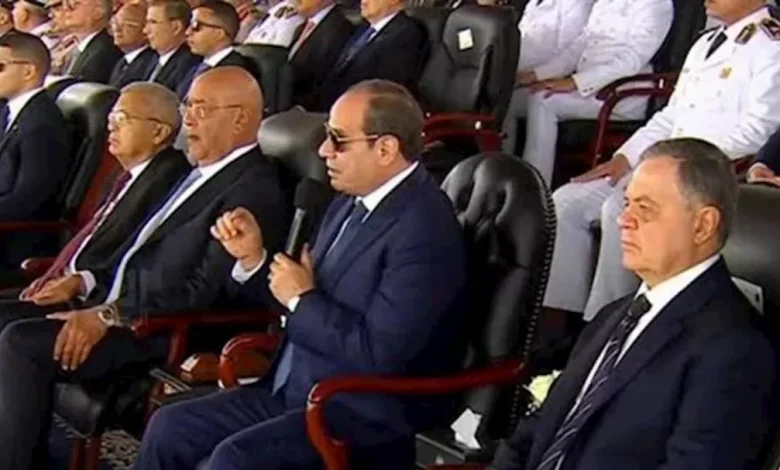 الرئيس السيسي للخريجين: خلوا بالكم من نفسكم وشغلكم أنتم بتمثلوا مؤسسة عريقة