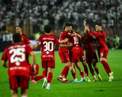 صراع الصدارة يشتعل.. الأهلي يعتلي القمة مؤقتاً والزمالك يتراجع بعد قمة القاهرة