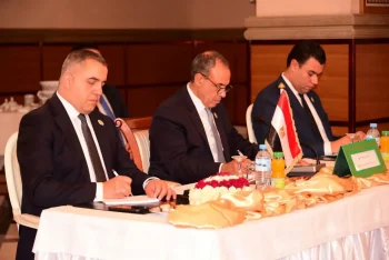 وزراء خارجية مصر والجزائر وتونس يؤكدون الرفض القاطع للتدخلات الخارجية في الشؤون الليبية.