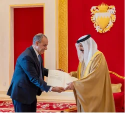 وزير الخارجية يسلم رسالة خطية من السيد الرئيس إلى ملك البحرين
