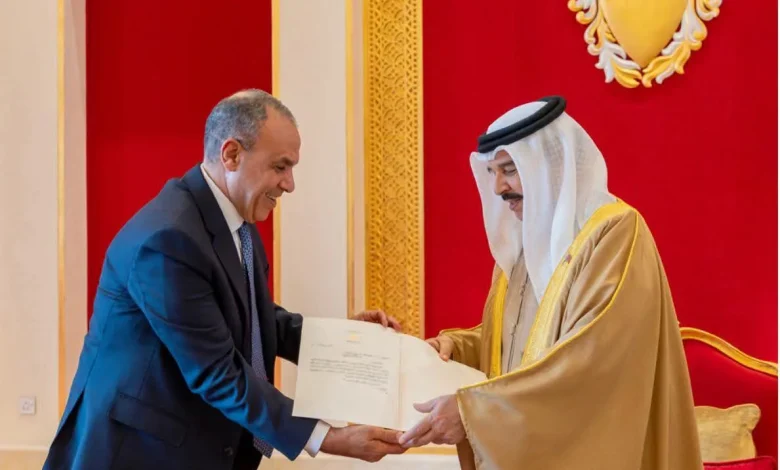 وزير الخارجية يسلم رسالة خطية من السيد الرئيس إلى ملك البحرين