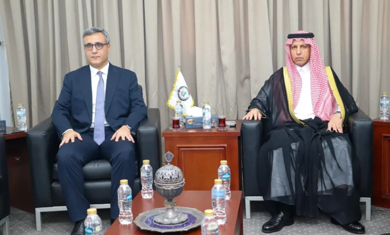 رئيس البرلمان العربي يستقبل سفير الجزائر لدى مصر