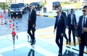 الرئيس السيسي يصل مقر أعمال القمة الأفريقية في العلمين الجديدة