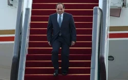 الرئيس السيسي صل بسلامة الله إلى مطار فيرنز