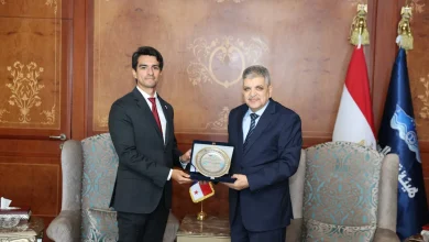 الفريق أسامة ربيع يبحث سُبل التعاون مع سفير بنما في مجالات التسويق والتدريب وتبادل المعلومات.