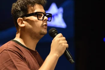 الفنان محمد عصمت 410 شباب يتطوعون لتنظيم مهرجان نقابة المهن التمثيلية للمسرح المصري